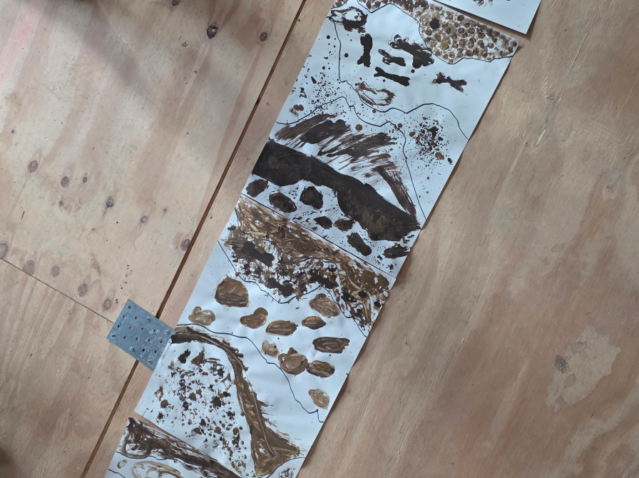 En række børnetegninger.